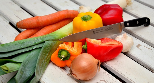 vegetables, knife, paprika, traffic light vegetables, leek, food, meal, yellow pepper, red pepper, healthy, cut, cook, preparation, to cut, vegetables, vegetables, vegetables, knife, knife, knife, knife, knife, cut, cook, cook