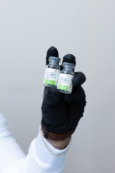 Medical professional holding Nabota vials for aesthetic treatments in Belo Horizonte.